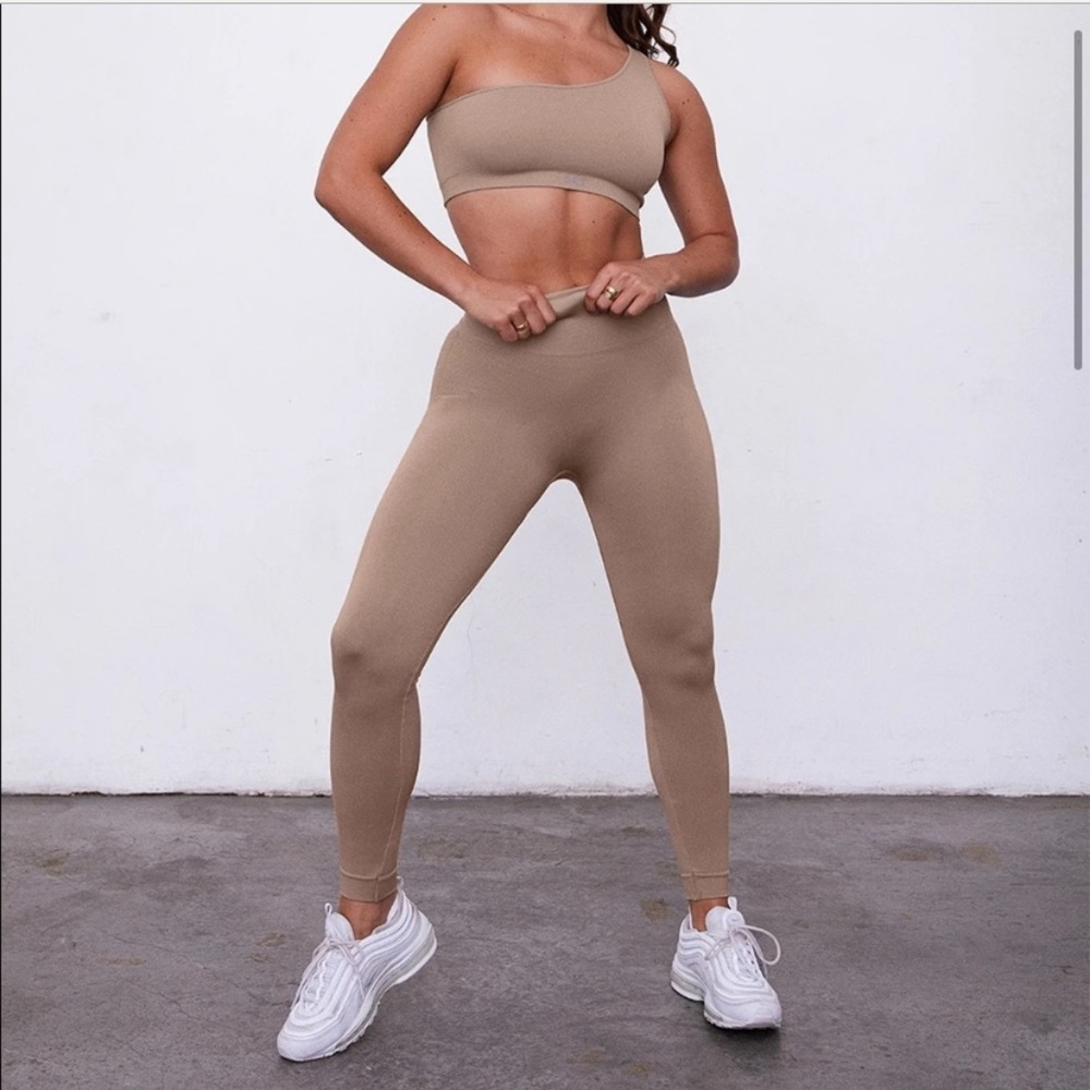 SET Active sculptflex leggings- sand